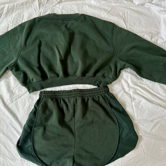 Zara NEW YORK Cropped Sweatshirt & High Waisted Shorts SET - Picture 2 of 4